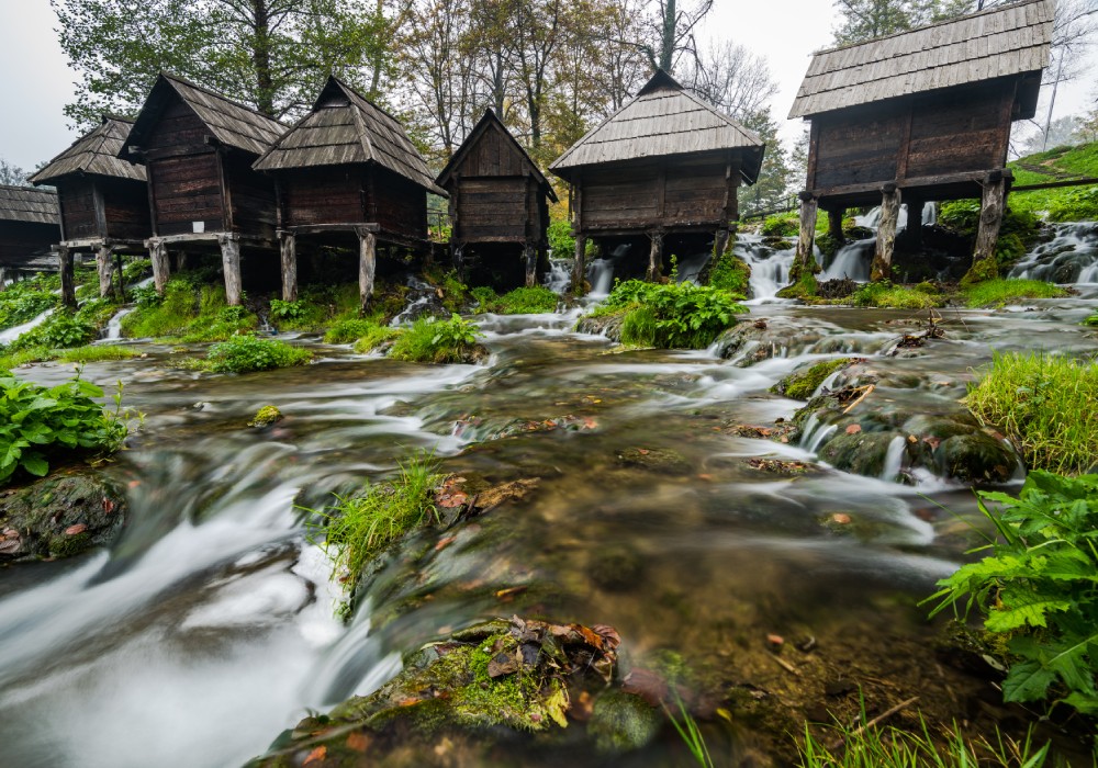 Der-Pilva-Wasserfall-in-Jajce-(1).jpg